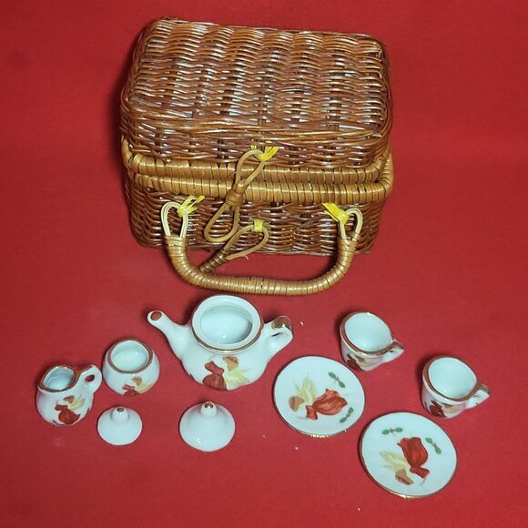 VTG Miniature Doll 9 Piece Angel Tea Set in Lined Wicker Picnic Basket - Picture 11 of 13